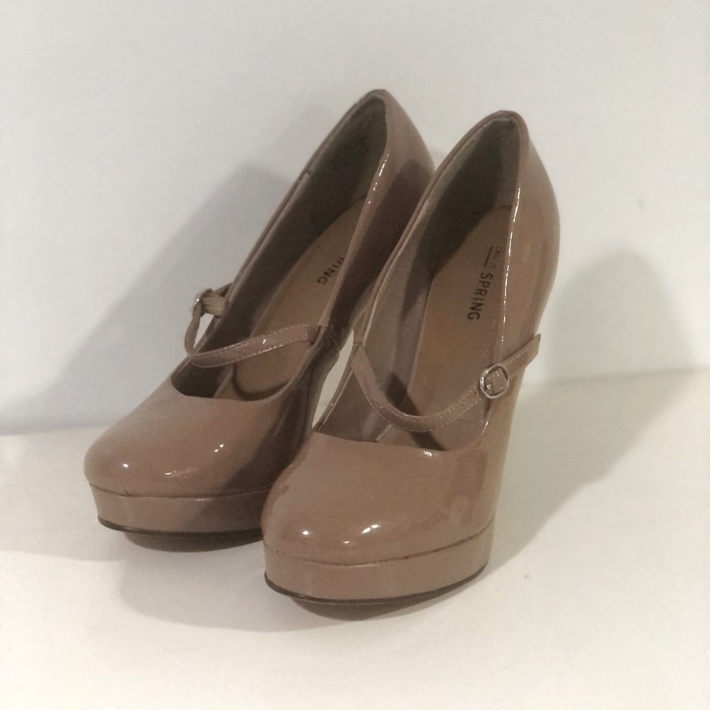 Spring high heels size 7 but good for 6-6.5